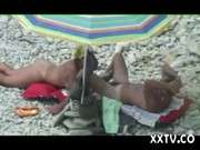 Маструбация и минет на пляже нудистов онлайн видно